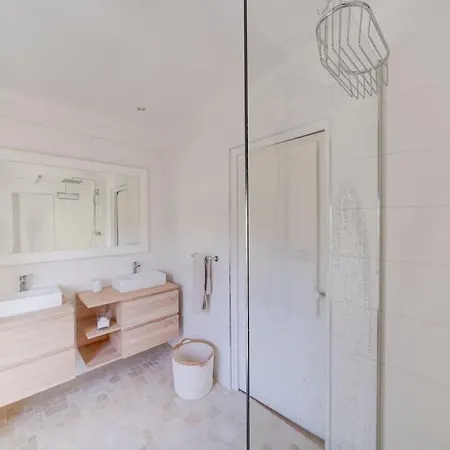 בית נופש Demeure De La Combe סנט-אמיליון